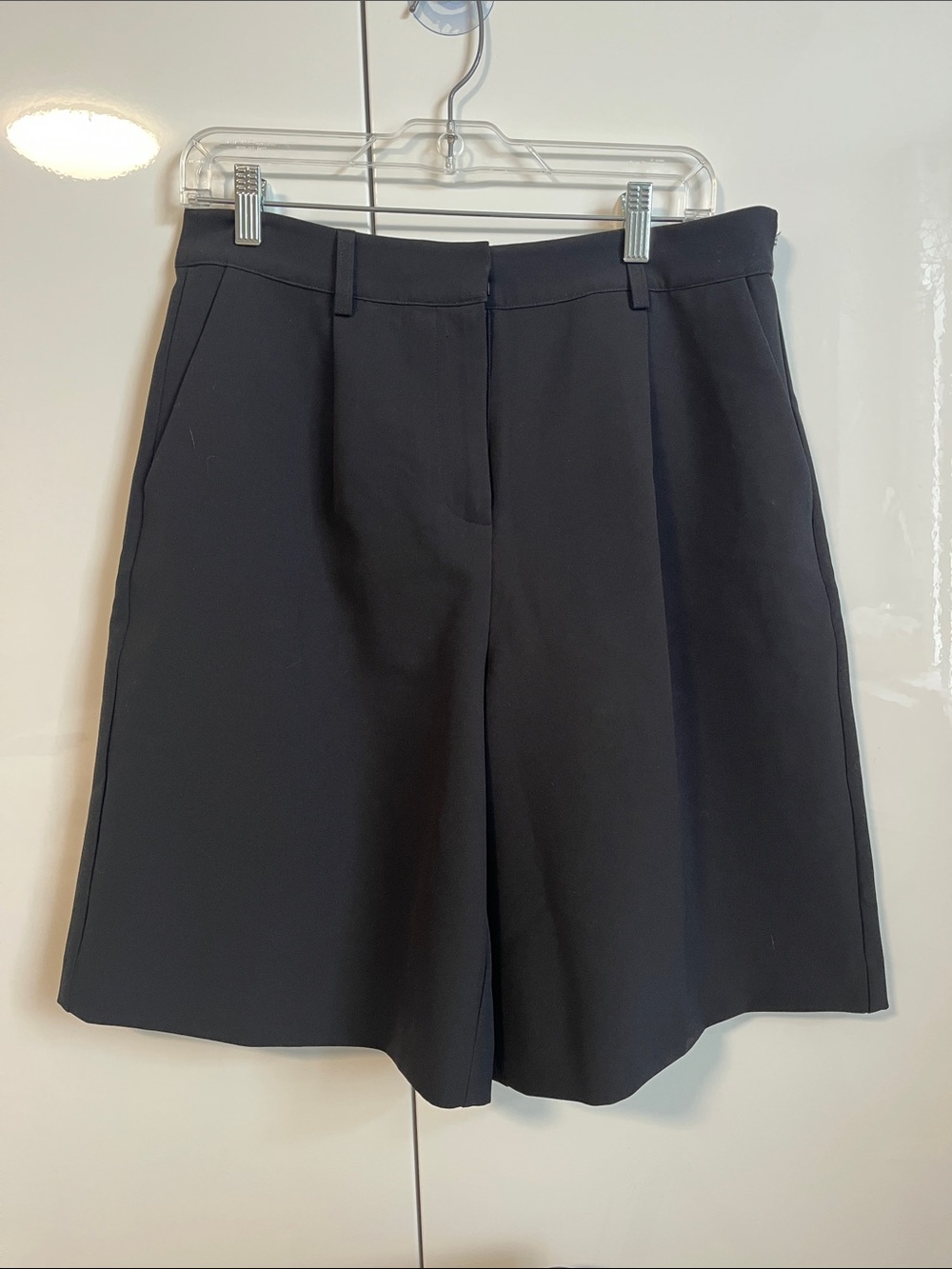 YAS Tailored Dressy Pleated High Waist Black Women's Bermuda Shorts, Size L